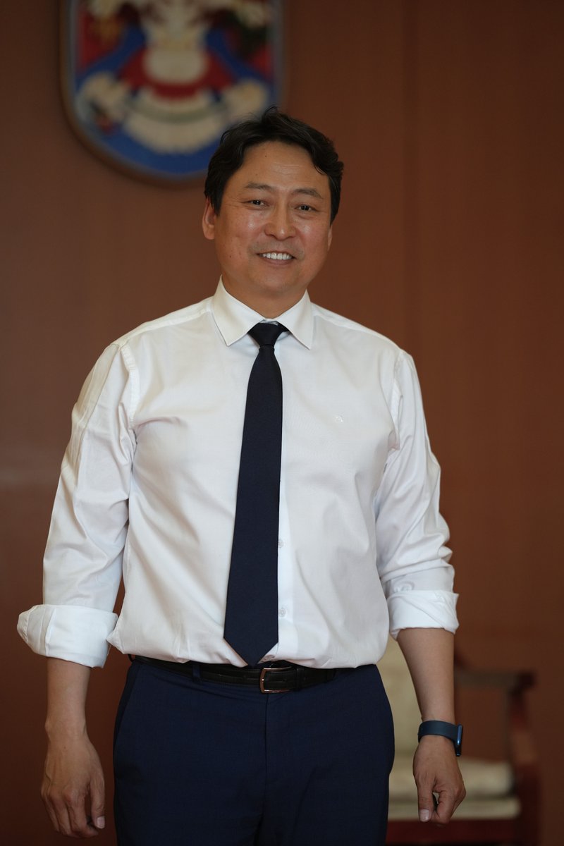 ХҮН нам УИХ-д 8 суудалтай боллоо🇲🇳 Баянзүрхийн штабыг удирдав, жагсаалтаас хамраараа таслуулав. Сонгогчид хулгайтай тэмцээрэй гэж чухалчилж захисан. УИХ гишүүн болсон найзууддаа амжилт хүсье👏 2028 онд улам олуулаа болж зорьсон хэргээ хамтдаа гүйцээнээ💪
facebook.com/share/A2xj26uX…