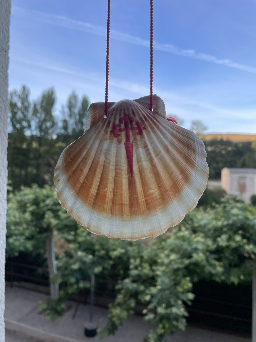StAndrewsRCSec's tweet photo. Camino Day 6
The scallop shell is the symbol of the Camino - they are carried on rucksacks and bags of all pilgrims. The shell represents the journey of the pilgrim with the grooves representing the many paths to the same destination.
#BuenCamino24
#Vamos
#FidusEtAudax https://t.co/QZpTHmZNIJ