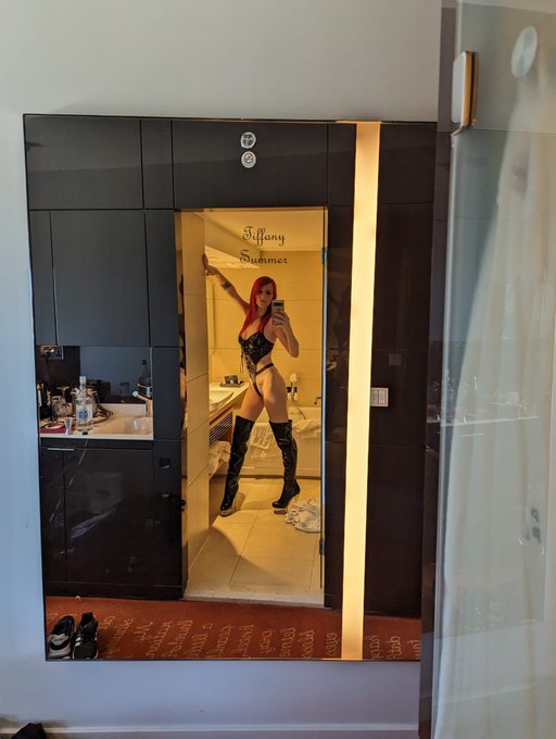 Stunning i know https://t.co/uDR2sfeI7v