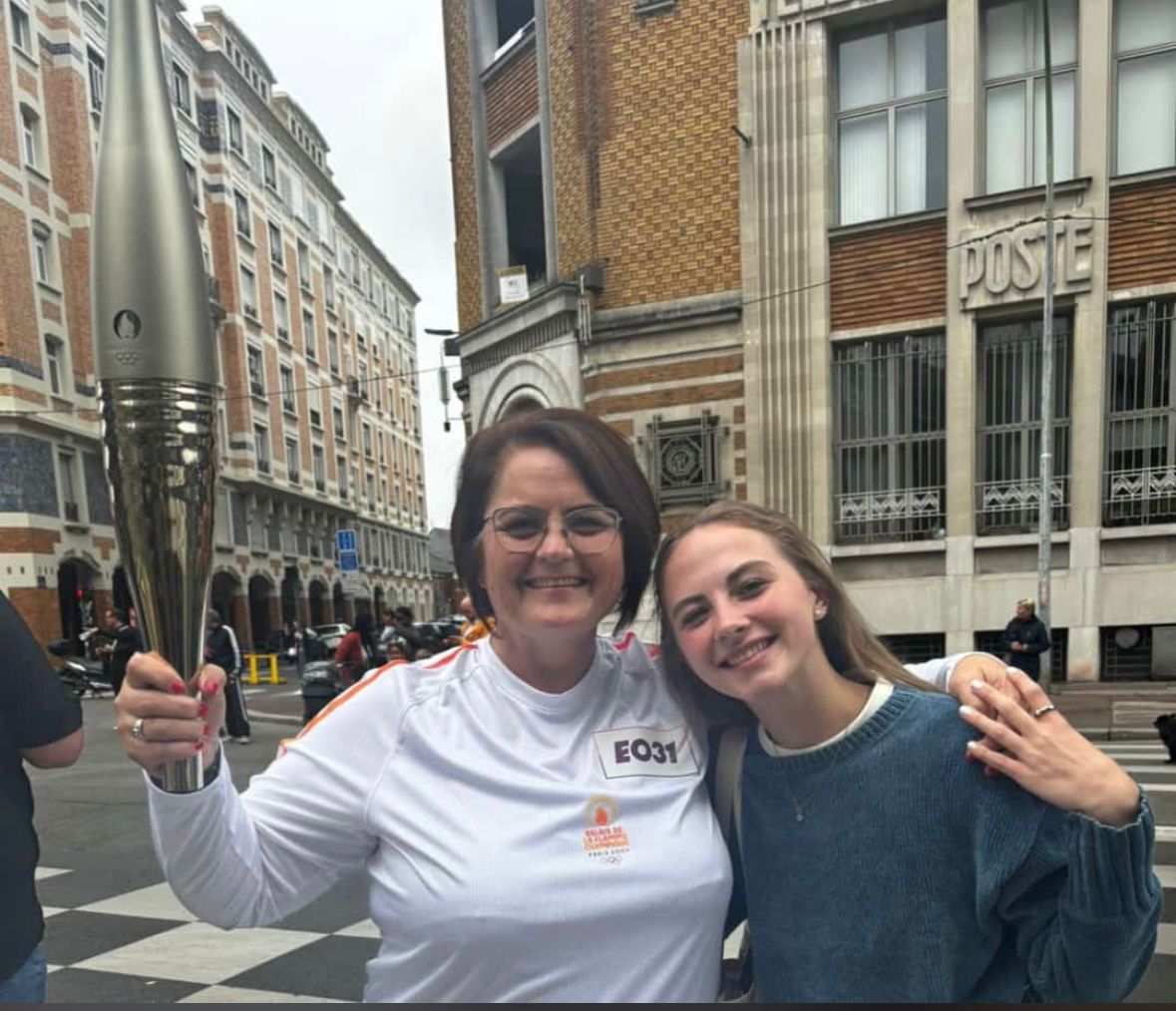 ArcelorMittal_S's tweet photo. Amelia proudly presented us walking with the Olympic torch yesterday🙌 She is still reeling with excitement and grateful for the opportunity. https://t.co/53FdyIO8JW