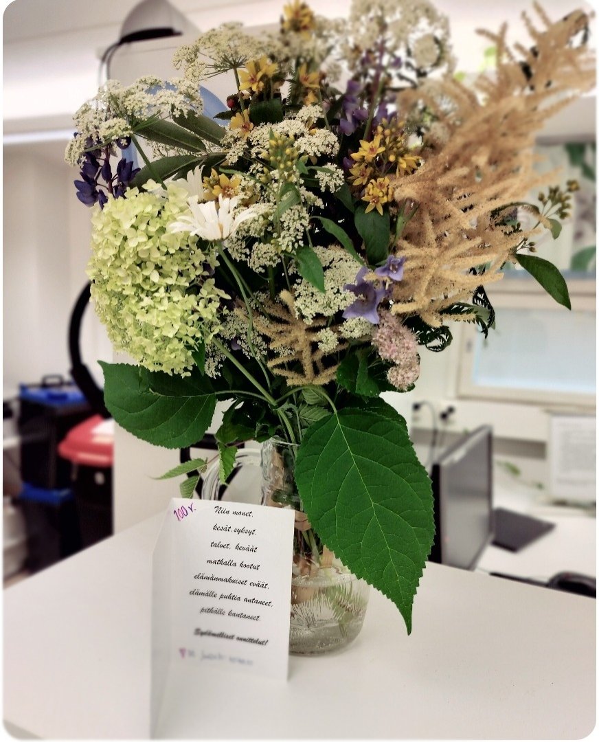 LofgrenSatu's tweet photo. Meidän tiimillä on tänään ilo toivottaa sydämelliset onnittelut ihanalle 100 v asiakkaalle 🥰 💐#kotihoito #sairaanhoitaja #helsinginkaupunki #onnellisuus #rakkaudestatyöhön https://t.co/1P7YoskSlf