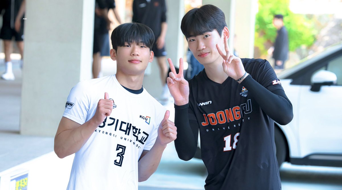 for_20010102's tweet photo. 얘들아 동명즈 진짜 귀엽다

#이명빈 #경기대배구부 #정연우 #중부대배구부 https://t.co/NNfPMu5PtG