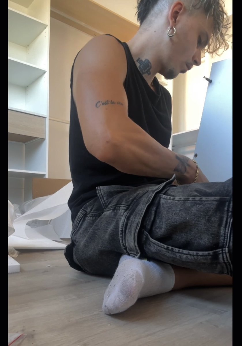 BlakeGC's tweet photo. Hoy en Brico Blake, como hacer un Tocador a la jefa💅 https://t.co/ymRmz3f3yQ
