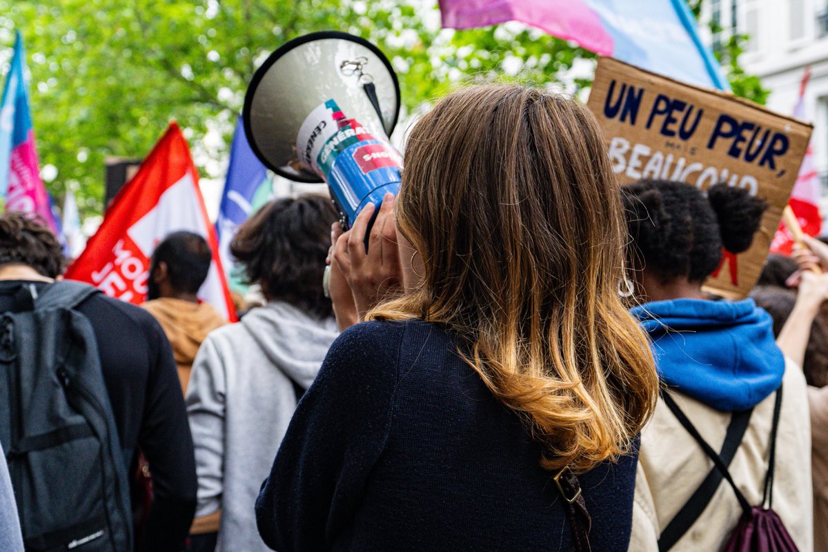 LeMegaphoneJG's tweet photo. AMI ENTENDS-TU LE VOL NOIR DES CORBEAUX SUR NOS PLAINES ???

ET SI VOUS ENTENDEZ PAS ON PEUT LE CRIER !!!! 

📣DIMANCHE FACE À UNE EXTRÊME-DROITE MORTIFÈRE POUR LA RÉPUBLIQUE ON VOTE FRONT POPULAIRE📣 https://t.co/o1tGlPuDE6