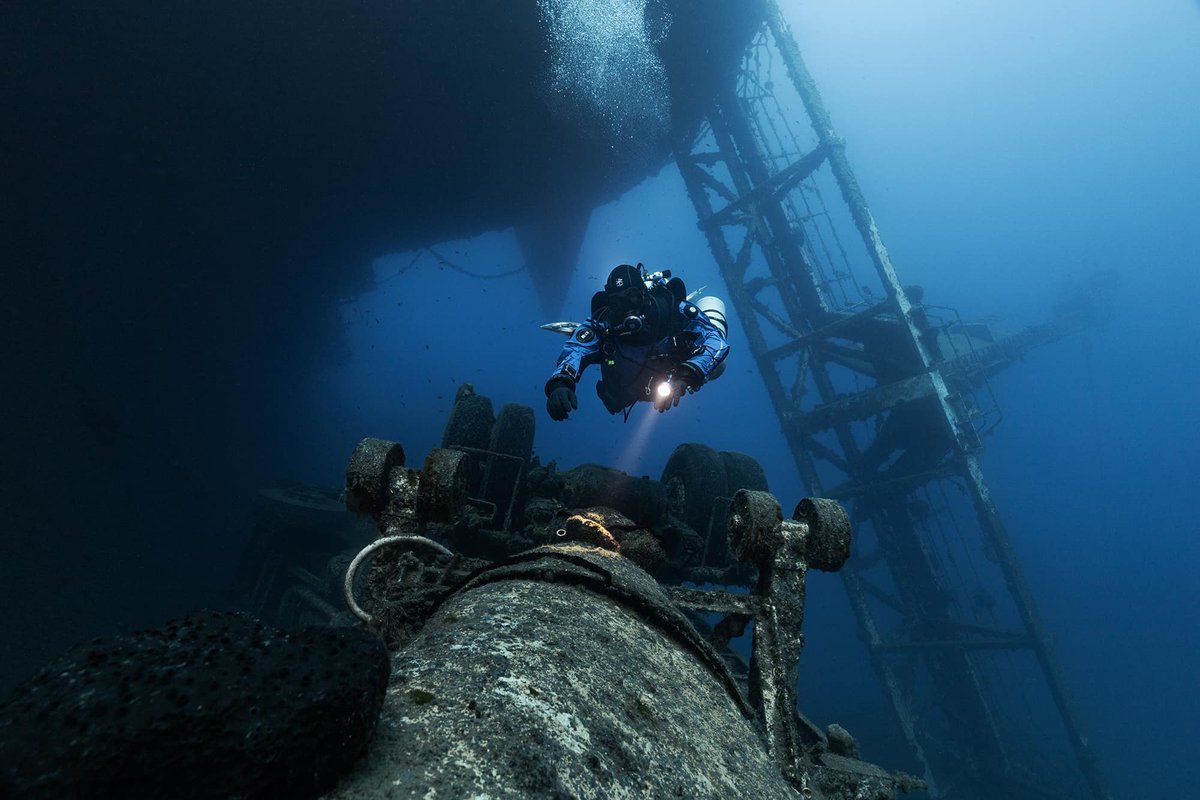 "Why dive scraps of metal?"
Wrecks are always so much more than physical remains. They are time capsules of  stories, events and history... and always a bit of mystery...

diver/post: Imad Farhat, wears Argonaut 3.0 drysuit
photo: Julio Halal
#fourthelement #wreckdiving #scuba