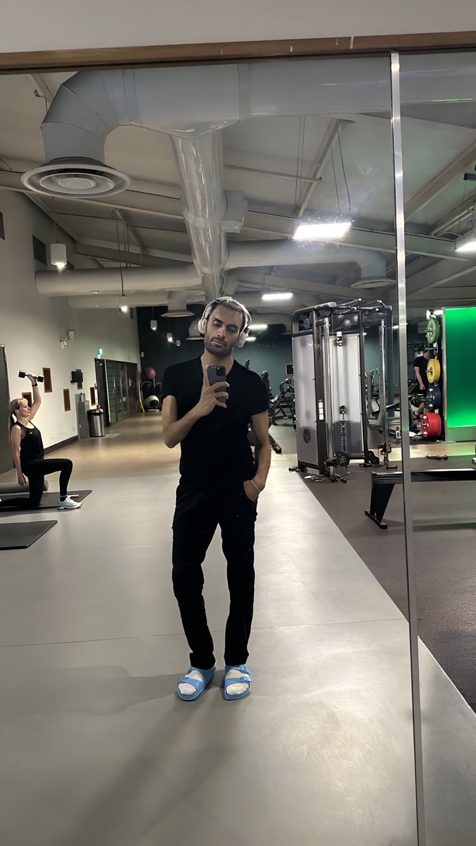 JeetendrSehdev's tweet image. It was all about the Birks on back day.👌🏼@allBirkenstocks @DavidLloydUK #birkenstocks #birkenstock #davidlloyd