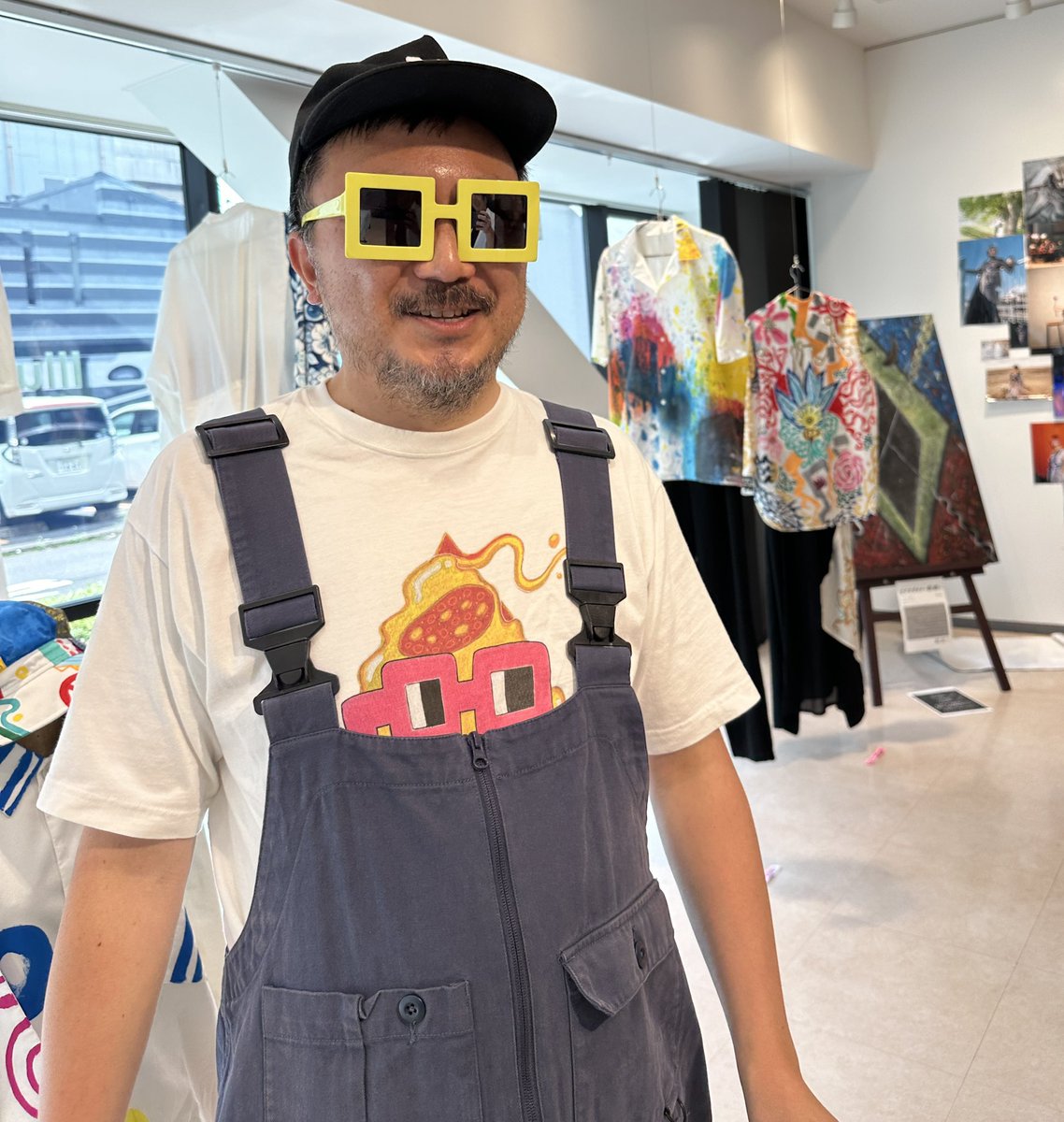 mariroom's tweet image. What a coincidence in Shizuoka / Japan @nounsdao @Pizza_DAO meet up !! 

@Marcot_no1 🤝　glad to meet you in person 👓　#pizzadao #nouns