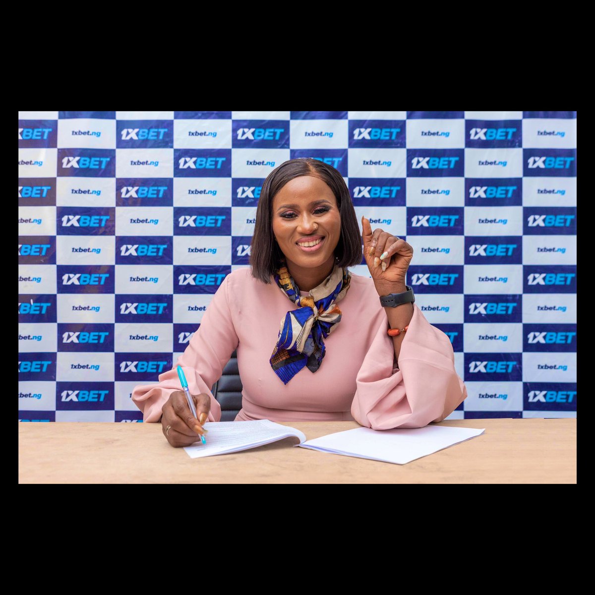 OfficialSuo's tweet image. Some personal news….. wish me well fam.
@1xOfficial_ng 💙🤝
📸:@thisleke 🔥
#ChiefSuoWin
#EnergyChief
#SuoTheQueenOfSports
#1xBet
#Kpoko🧡