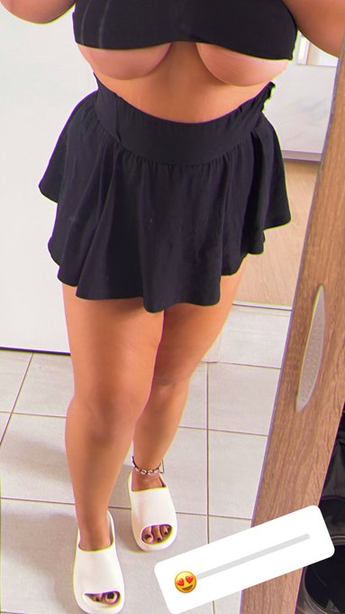 So who want me? 😋 https://t.co/OajR6XGeea