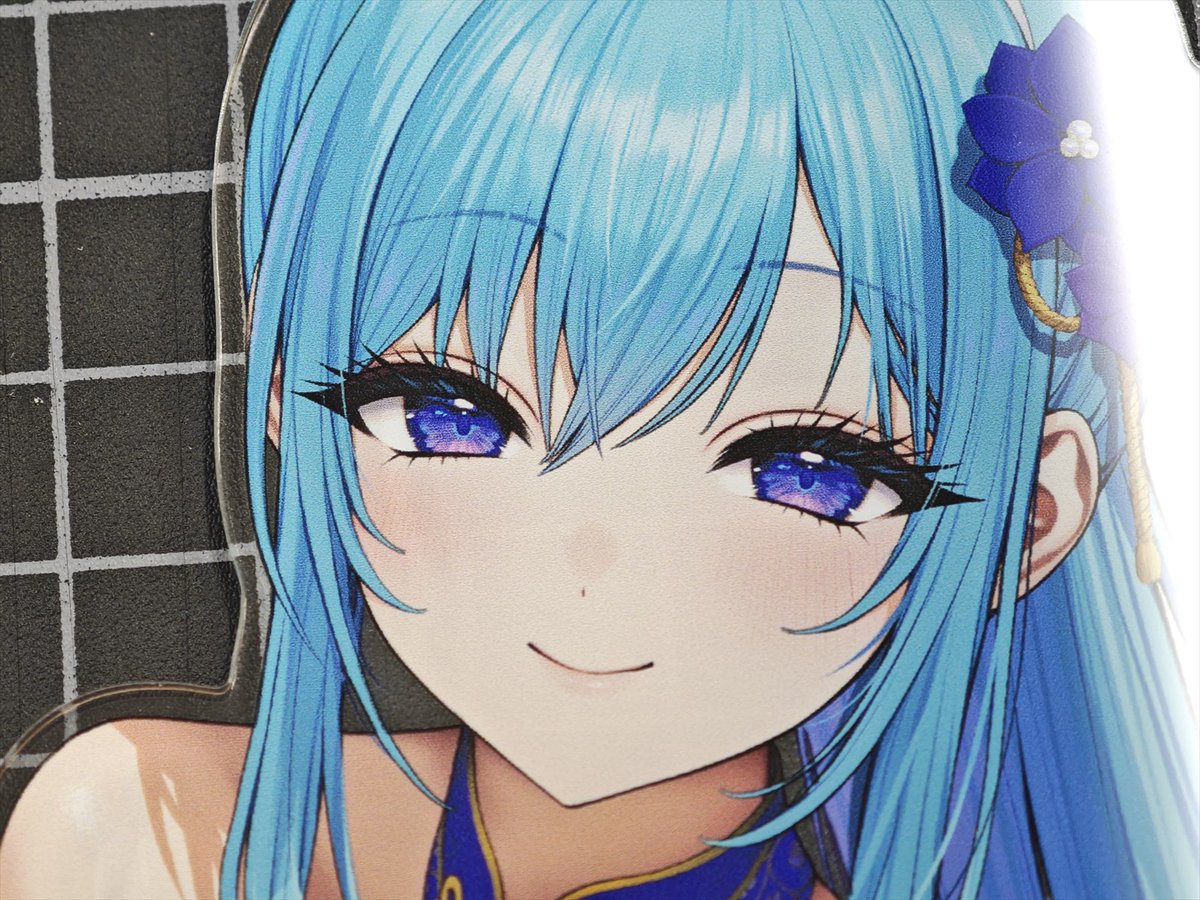 miku_emori's tweet photo. ←　一般的なアクリル印刷（依頼するとこれになる）

発色のプロ、XARTが追い込んだアクリル印刷　→ https://t.co/Z8oq82xKMY
