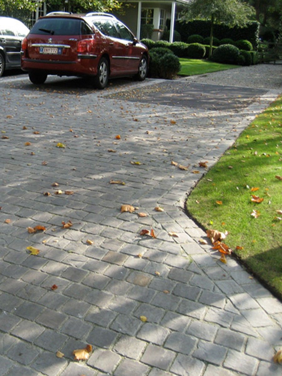 IrelandRoyale's tweet photo. Natural Stone Setts / Cobbles are a great way to create patios, pathways, driveways, and garden borders perfect for high-traffic areas and exposure to typical British weather.
Shop now - https://t.co/lqWtJTw7AG
#cobbles #setts #paving #driveawaypaving #royalestonesireland https://t.co/sYB9EWsX8x