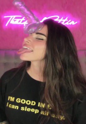 &ldquo;What&rsquo;s it like when you webcam?&rdquo; lol 😂 https://t.co/aavGM0tX5c<a href="/tag/onmfc"class="tags"><span>#onmfc</span></a>