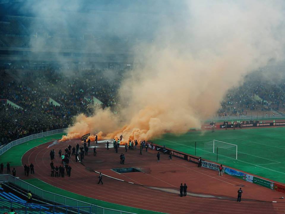OnefootballM's tweet photo. Kenangan Stadium Shah Alam.

Ketika laungan "FAM Bangs*t" oleh ultras Malaya di era kegelapan bola sepak negara ketika itu pada tahun 2015 menentang Arab Saudi di kelayakan piala dunia.

Tetapi individu itu masih ada sampai sekarang di FAM. https://t.co/8KAHK9hbEc