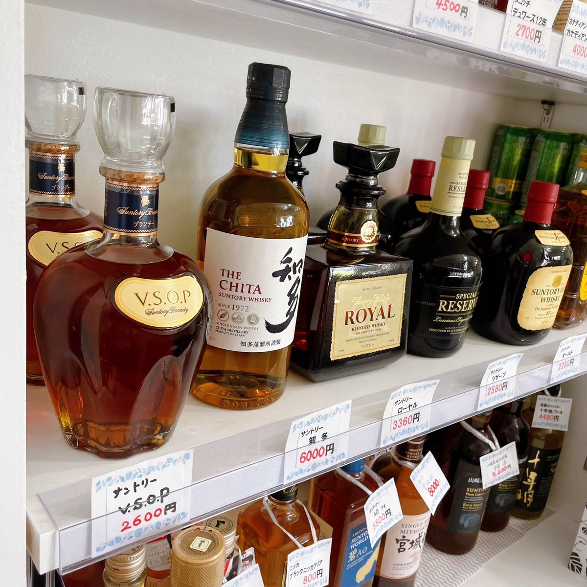 taitoya_onjuku's tweet image. \ 店頭にて販売中 /
🥃サントリーブランデーVSOP🥃

700ml  2,600円(税込)

日本を代表する高品質ブランデー。

香りは強めで、華やかでフルーティー
味わいは、まろやかで複雑な甘さに、後味は割とスッキリ✨

値段の割にゴージャス感が味わえます😳

#ブランデー #VSOP