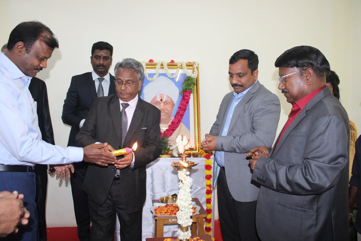 ptleecnasc's tweet photo. சென்னை, வேப்பேரியில் ஒன்றரை நூற்றாண்டுகளுக்கும் மேலாக கல்விச் சேவையாற்றிவரும் பெ. தெ. லீ செங்கல்வராய நாயக்கர் அறக்கட்டளைக் கல்வி நிறுவனங்களுள் ஒன்றான வள்ளல் பெ. தெ. லீ செங்கல்வராய நாயக்கர் கலை மற்றும் அறிவியல் கல்லூரியில் முதலாம் ஆண்டு மாணவர்கள் வரவேற்பு விழா நடைபெற்றது. https://t.co/18OQ1slUSb