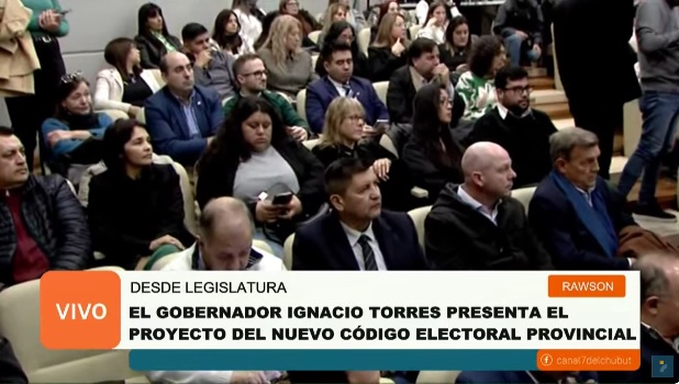 🔴 #EnVivo | El Gobernador #IgnacioTorres presenta el proyecto del nuevo #CódigoElectoralProvincial 

🔗 Seguí acá la transmisión 👇
youtube.com/live/hI8jIoEYU…