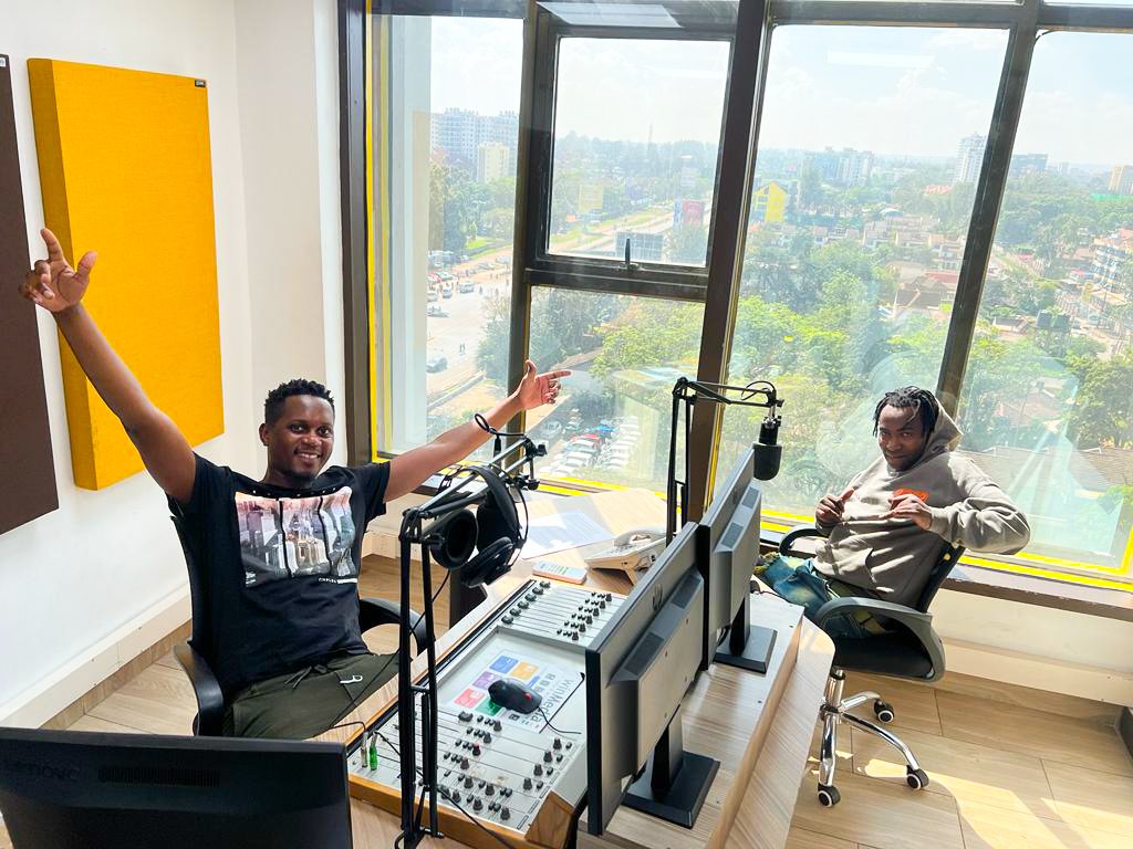 Ndio kudonjo kudunda on #Goteana na <a href="/DjDaboTrabo/">Dj Double Trouble</a> &amp; <a href="/abonokohdeh/">Bonoko Deh</a> kutoka 3PM hadi maisaa za yezza🔥📻

Uli #OccupyCBDTuesday ama zii?🇰🇪
#DoubleTroublenaBonoko