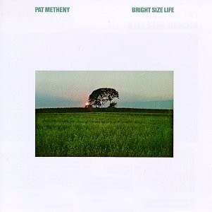 paolobok's tweet photo. Nel 1976 tre "ragazzi", 22 anni #PatMetheny, 25 #JacoPastorius e il vecchietto #BobMoses di ben 28 anni, creano un disco pazzesco, fresco, allegro ma di assoluta qualità che lascerà un segno nella musica degli anni a seguire.
#BrightSizeLife
https://t.co/ohmlxAxdL8 https://t.co/UBVVkATuEg