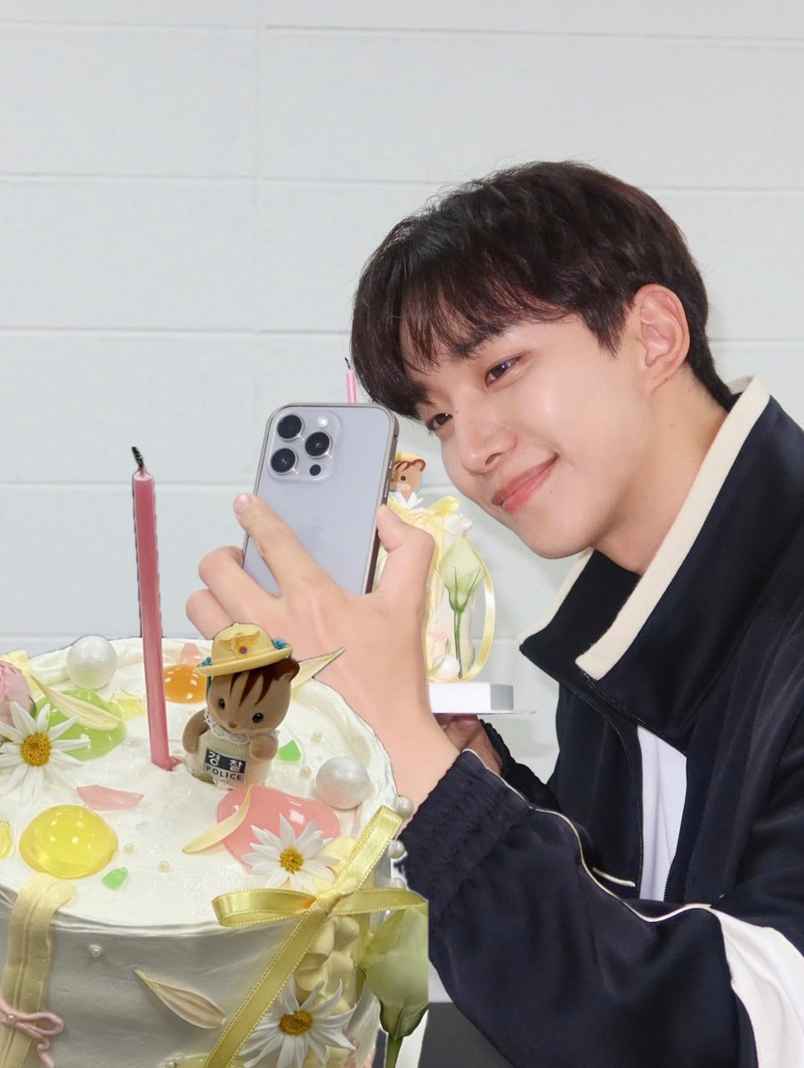 KDramaHandle's tweet photo. #LeeJunHo 11th anniversary of screen debut posts. ๐
#์บ์
๋ก #์ด์คํธ #์คํธ #์ด์คํธ๋ฐฐ์ฐ11์ฃผ๋
์ถํํด
#ACTORJUNHO11THDAYActor #LEEJUNHO #JUNHO https://t.co/7vCA5jejXL
