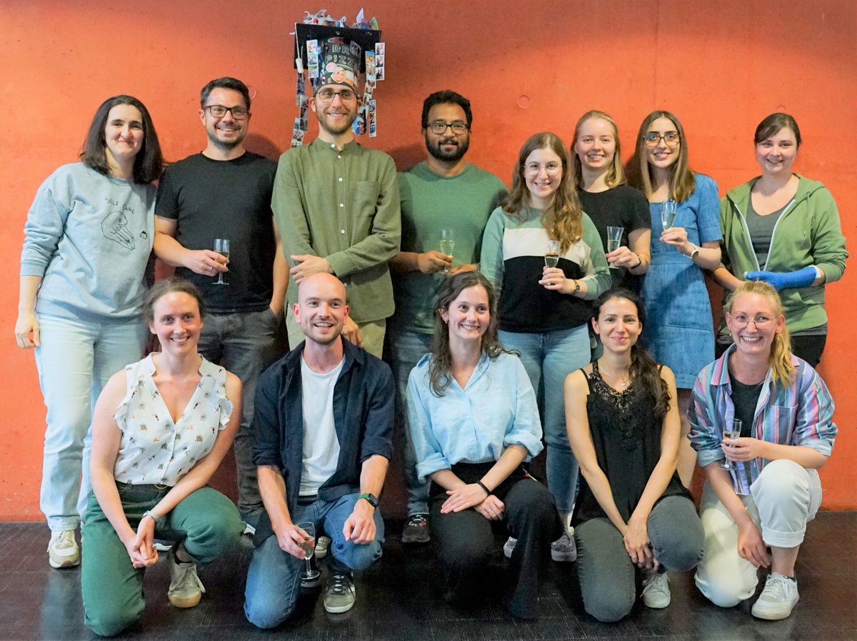 Last month, Gianluca Prezza (@prezzag) from the lab very successfully defended his PhD. 🎓Congratulations, Gianluca!!!
While we will sorely miss you, we wish you the best of luck for your future endeavors with <a href="/ProfTomEllis/">Tom Ellis</a>. (-AW)
