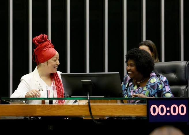 daianasantospoa's tweet photo. Nós somos porque ela foi, é e sempre será! ✊🏽❤️

Benedita abriu o caminho para muitas de nós e segue atuante na luta pelos direitos das mulheres, da população negra, das trabalhadoras domésticas e em tantas outras causas. https://t.co/4t6g3FWc8T