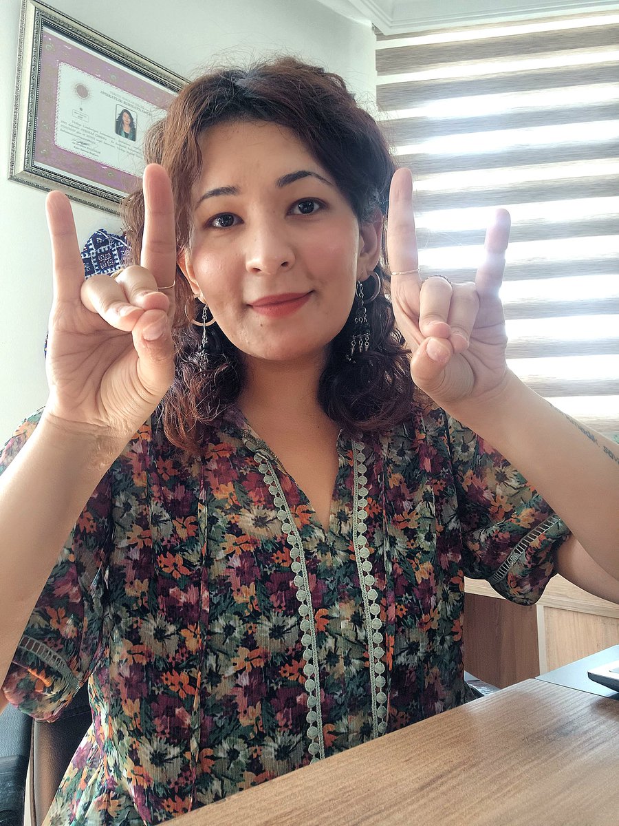 #UEFA 
Merih Demiral  dünkü maçta bozkurt yaptığı için UEFA hakkında soruşturma başlatmış. 

Bozkurt , Türk'ün sembolüdür.
Rahatsız olanlara şu sözleri iade ediyorum:

Ben iz vurdum Asya' ya
Uzandım Avrupa' ya.
Nizam verdim dünyaya
Türk'üm Türk'üm Türk'üm ben !

<a href="/ChampionsLeague/">UEFA Champions League</a>