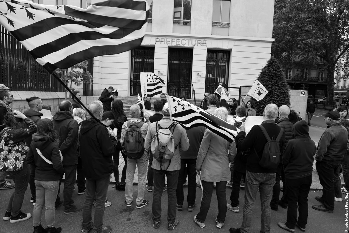 Second tour des #legislatives2024  en #Bretagne  :

L’APPEL 📣de <a href="/Diwan/">Diwan</a>-<a href="/DivYezhBreizh/">Div Yezh Breizh</a>- @Kelennomp! -<a href="/KevreBreizh/">Kevre Breizh</a>  aux candidat.e.s républicain.e.s !   

A lire ici ⤵️
 wp.me/p9QBOm-oE

#LegislativesAnticipées2024 #FrontREPUBLICAIN