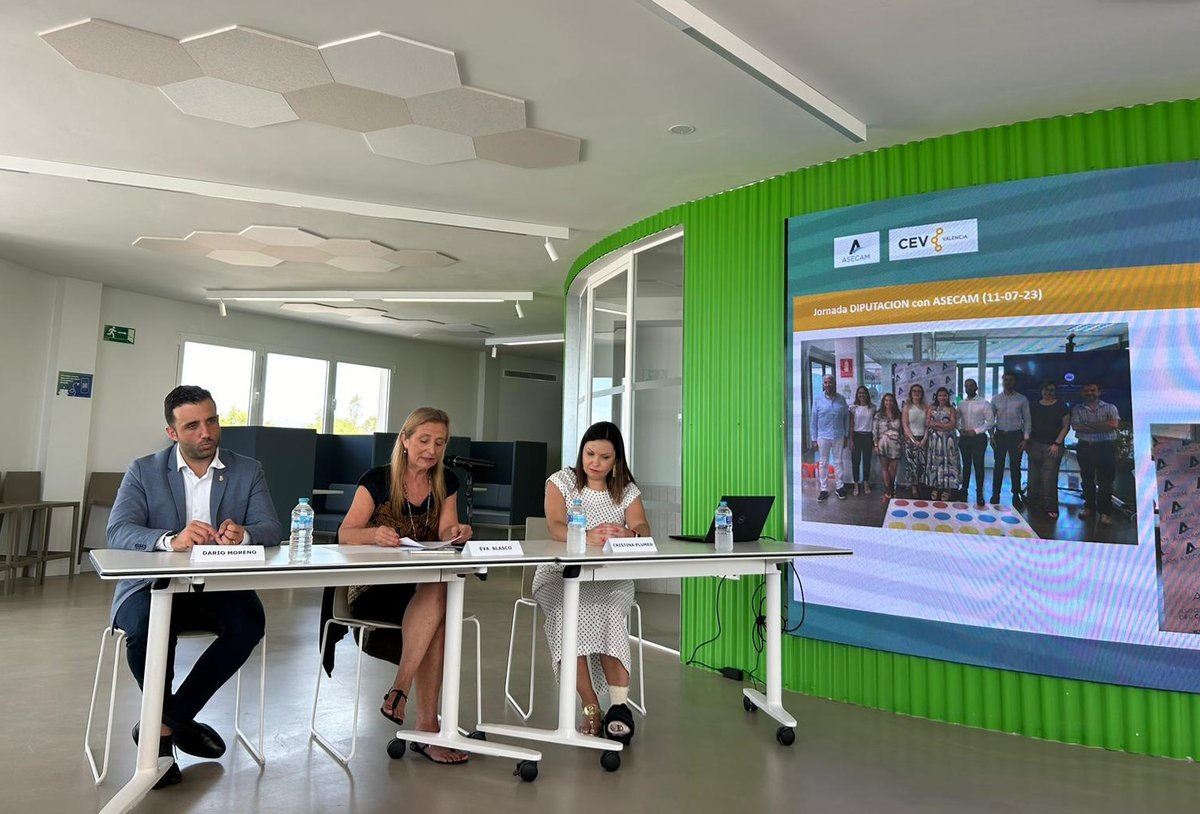 FEMEVALes's tweet photo. La SG de #FEMEVAL, @emparmbonafe asiste a la Junta Directiva de @CEV_CV-Valencia celebrada en las innovadora sede de nuestra empresa asociada @ENCAMINA.
Acto que ha contado con la asistencia del alcalde de @AytoSaguntoCom, @dariomlerga y la presidenta de @ASECAM1 @CristinaPlumed https://t.co/l4GRLvRKLA