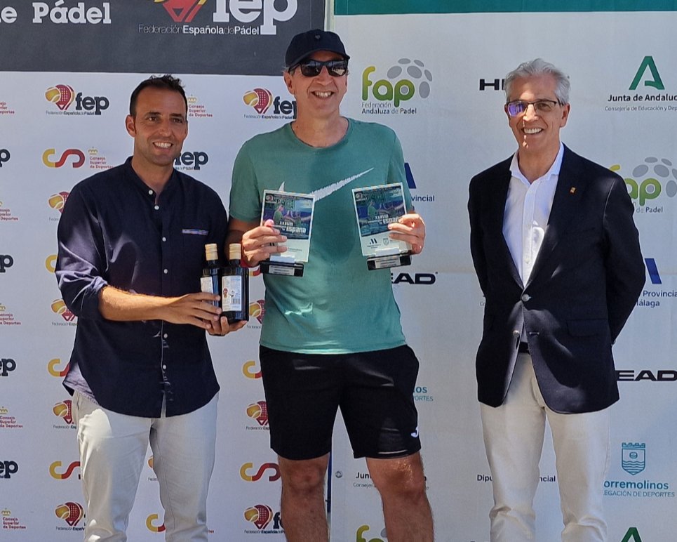 El fin de semana se jugó XXXVIII edición del Cto de España de Veteranos de Pádel - Trofeo Diputación de Málaga en categoría masculina. Iñaki Torres y Félix Azagra, quedaron campeones de España +55.Toni Lerga y Alejandro Capitani finalizaron subcampeones +50.¡Felicidades!