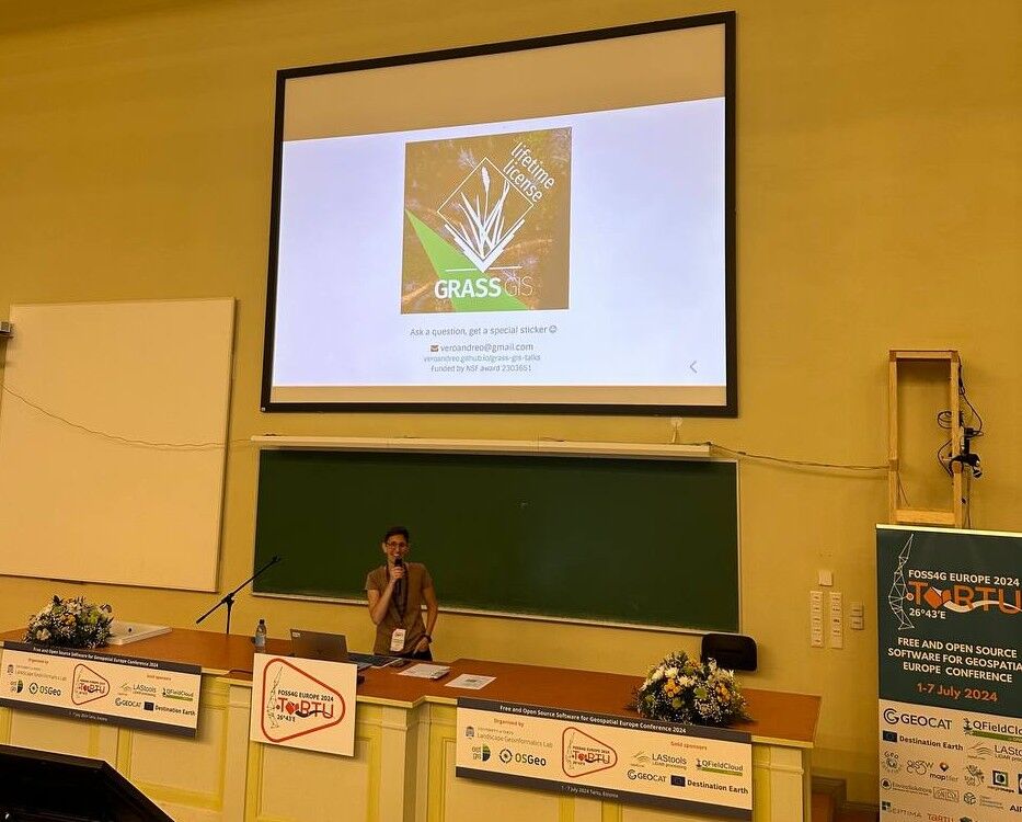 GRASSGIS's tweet image. @VeronicaAndreo presenting the "State of #GRASSGIS" this morning at #foss4ge!
Exciting news and upcoming features: more machine learning tools, topology, mentoring, community growth, tutorials and more 🤩
veroandreo.github.io/grass-gis-talk…