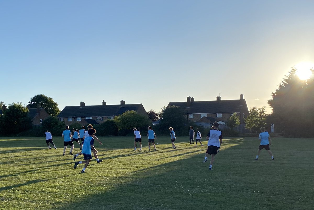 🙌🏼 | Another session &amp; another 40+ lads join in our preseason session last night! 

Superb effort again from all the boys in attendance &amp; we go again Tomorrow! 

📆 | Every Tuesday &amp; Thursday
🏟️ | Wootton Rec, MK43 9EU
🕖 | 7pm Start

Come get involved! 💪🏼

🔵✖️

#JoinTheJourney