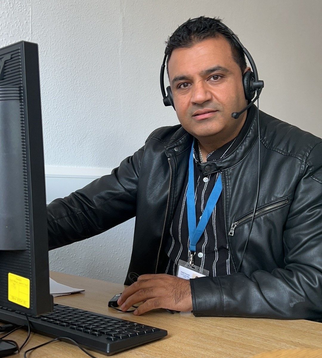 CitizensA_SSW's tweet photo. Meet Majid, Team Leader of our Help to Claim team who's been in action today and helped a client identify a missing benefit entitlement. The client will be so much better off now and was very appreciative. #helptoclaim #citizensadvice #WeAreCitizensAdvice #benefits https://t.co/YMa1iLVUqA