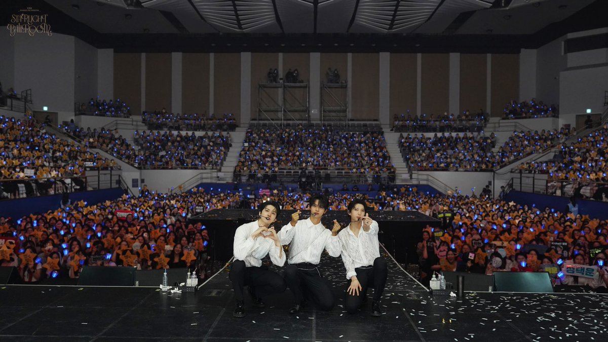 RealVIXX's tweet photo. 나는 로빅이다. VIXX ST★RLIGHT 6TH FANMEETING [STARLIGHT BALLROOM] 공연 현장 비하인드가 젤리피쉬 포스트에 공개되었다. 댓글로 별빛파워를 보여주길 바란다!🩵 [이상, RT작전 실행하라!]   ▶️ https://t.co/1PoPYbQOwq   #빅스 #VIXX #STARLIGHT #별여섯 #별여섯_팬미팅 #STARLIGHT_BALLROOM