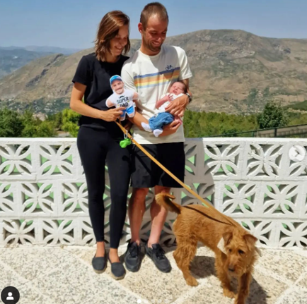 BABY x DOGGO 😍

Wonder what Nel &amp; Victor's doggie makes of the new arrival? 😜

📷 Victor instagram