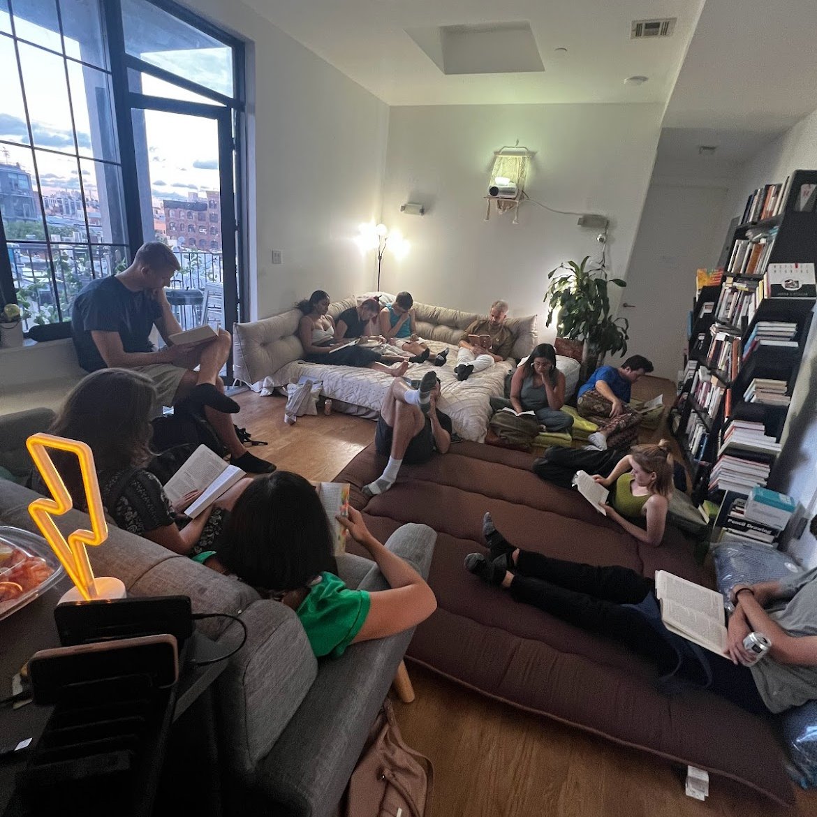 Alex & Books 📚 tweet media