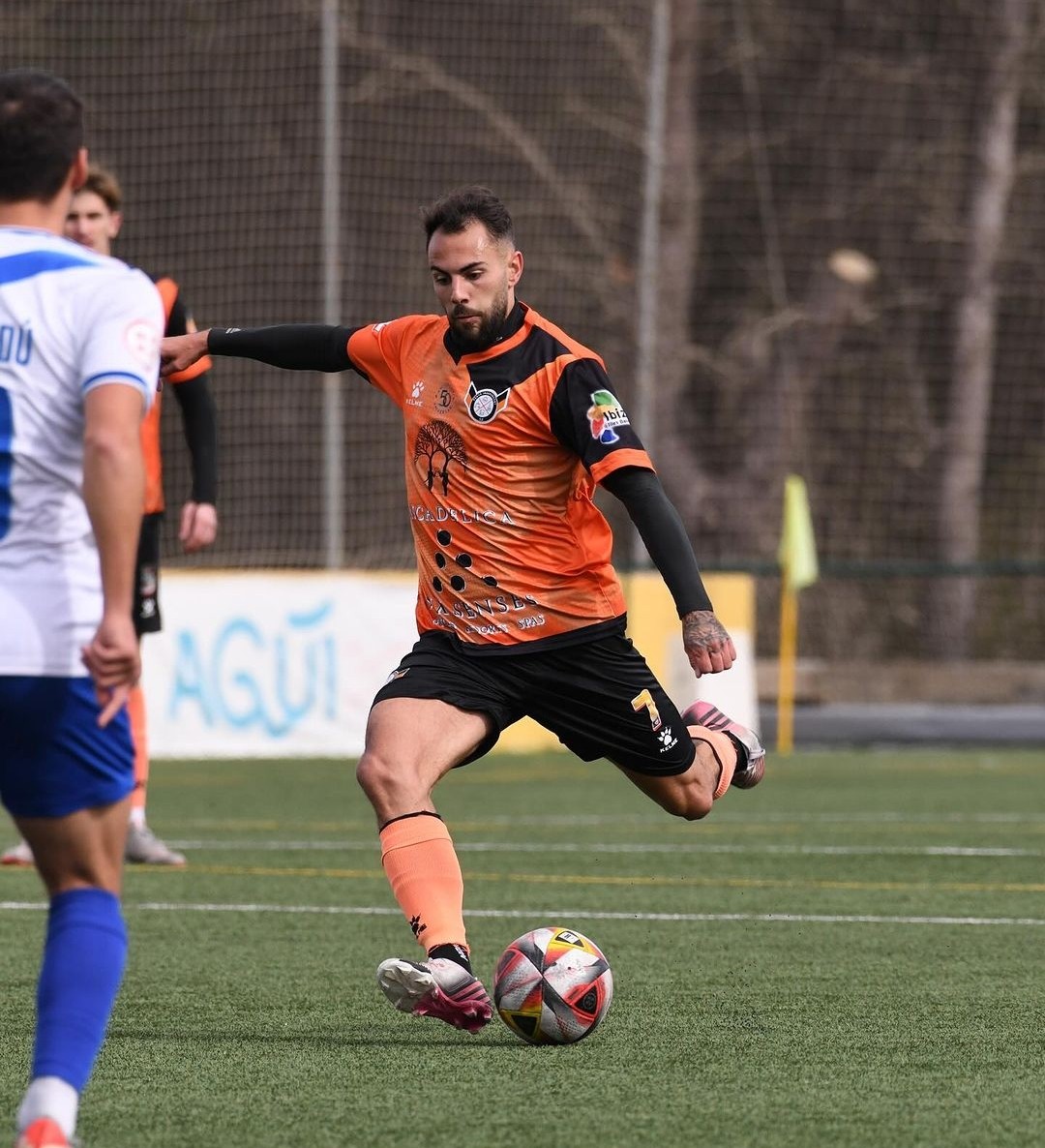 Javi Verdú listo para embarcarse en Grupo V 👍✍️✅

El barquito empieza a juntar una buena tripulación...🛳

➡️ 23 partidos y 3 goles de esa zurdita este año en 2rfef... Ex <a href="/CDManchegoCReal/">Club Deportivo Manchego</a>, Penya..