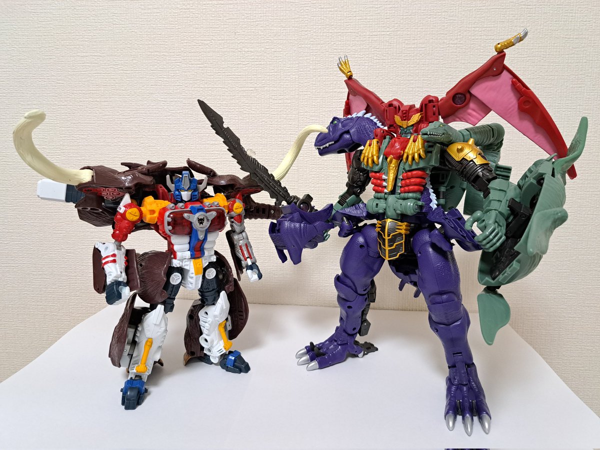 マグマトロンとビッグコンボイ並べてみた。凄く良いサイズ感