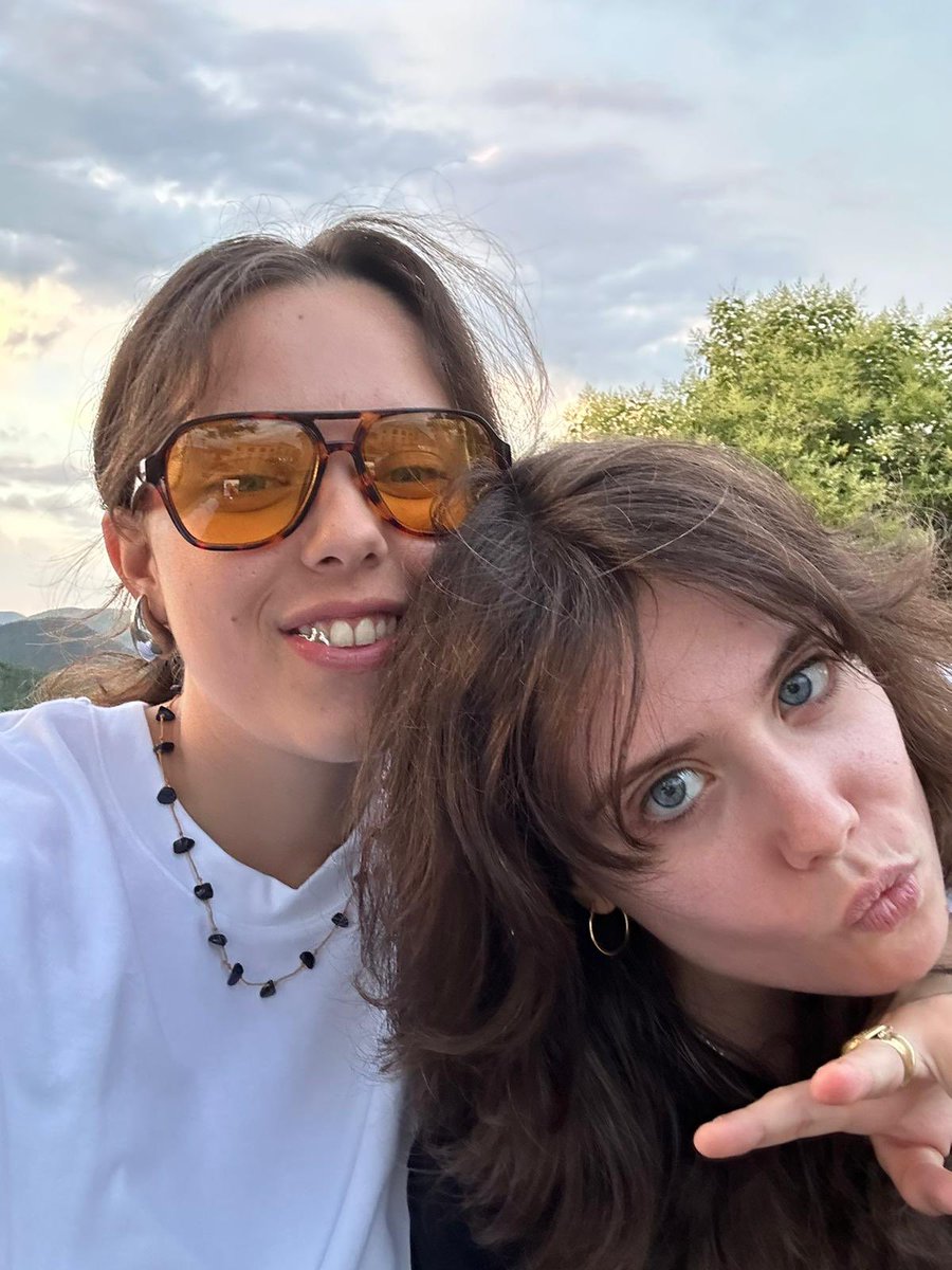 vedi queste guagliona per strada cosa pensi?