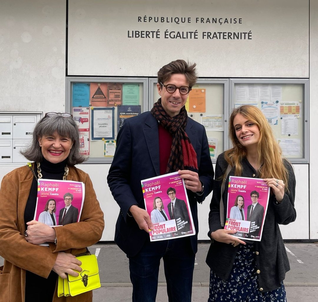 FrontPopParis01's tweet photo. Les militants et le candidat du #NouveauFrontPopulaire, @raphkempf, continuent à tracter pour convaincre sur les sujets de l'éducation.

Ici devant une école du 8e arrondissement !

#circo7501 https://t.co/69ioiKxp0p