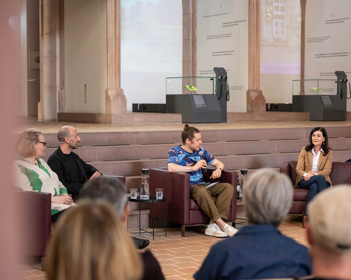 💻 «Die Sammlung online bringen». Aber wie?
Am Podium zum Thema «Sammlungen digital!» begegneten die Zuhörer:innen unterschiedlichen Zugängen. Anne Hasselmann hat das Podiumsgespräch für den Blog der #Generalinventur zusammengefasst.
➡ zum Blogbeitrag: hmb.ch/aktuell/blog-g…
