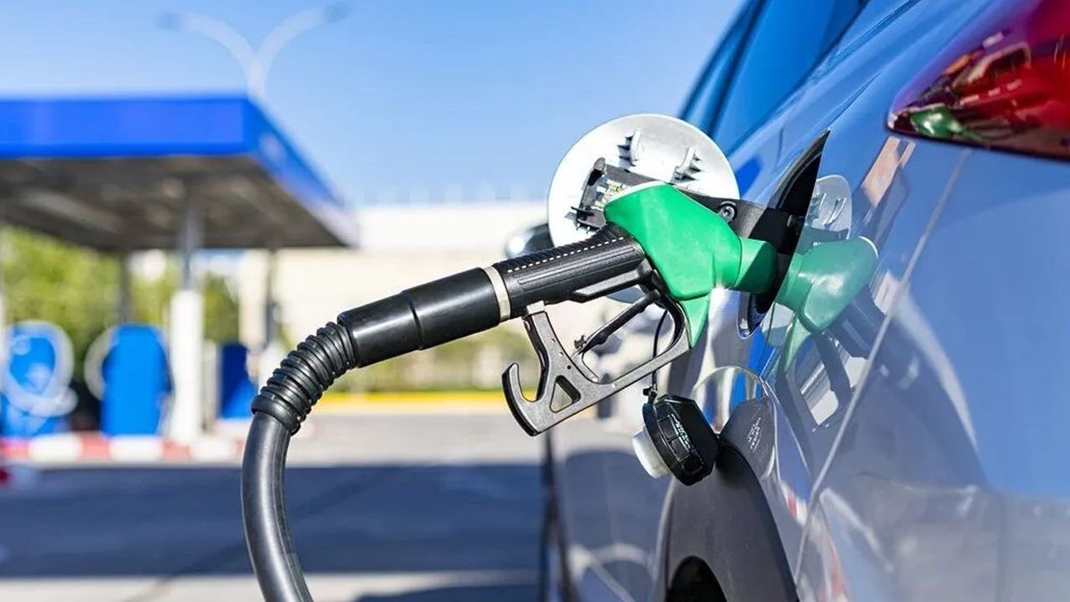 TurhanBozkurTV's tweet photo. ⛽️ Gece yarısında benzine 2,21 TL, motorine 2,07 TL ve otogaza (LPG) 95 kuruş zam gelecek. TÜİK de duysun! https://t.co/U4bp9qiEkW