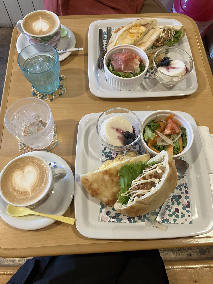 mayuchi22's tweet photo. 昨日食べた10年以上ぶりのcafecafeさんの美味ランチ。フォカッチャもカフェラテもうますぎました。#cafecafe https://t.co/4vUCHM2H3h