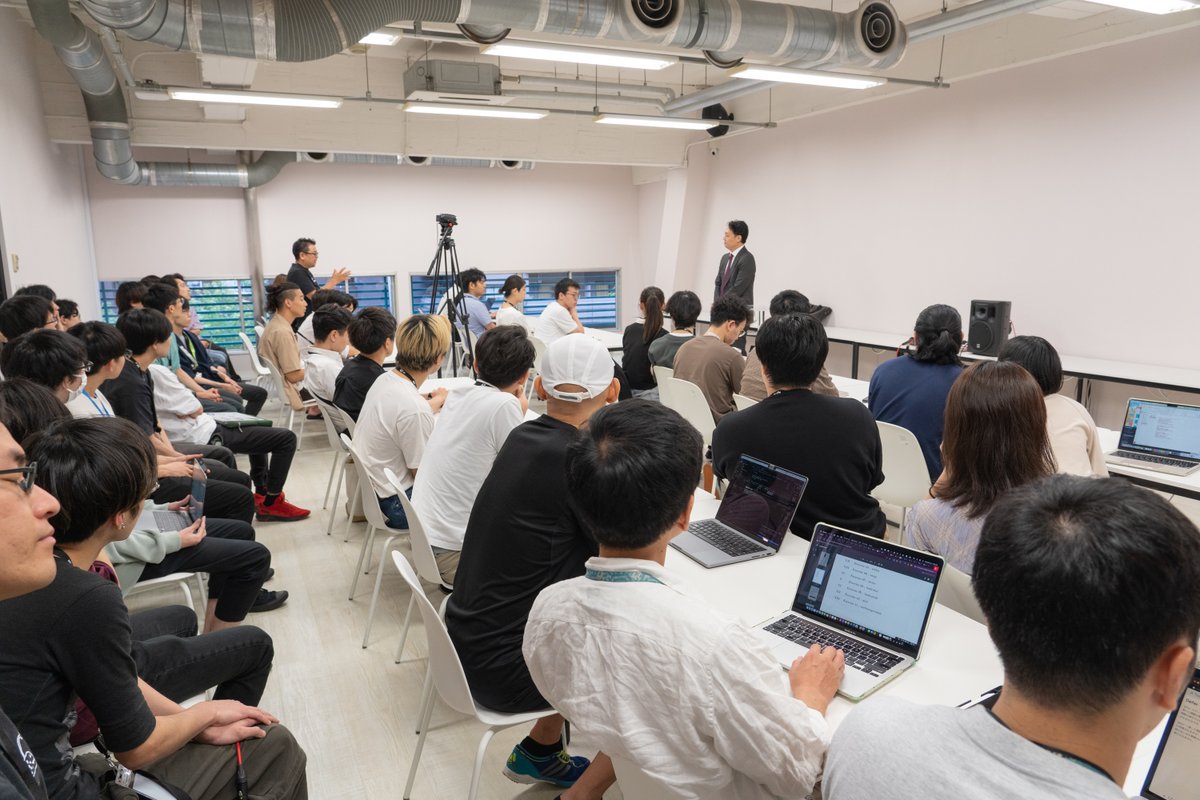 42_tokyo's tweet image. 【東京大学 松尾豊教授 Q&Aセッション開催】
#42Tokyo 開校4周年を記念して行われた報告会では、
サポートメンバーである #松尾豊 教授が学生の質問に答えました✨
「答えが出ていたらつまらない」
松尾教授がなぜAIを研究するのか、プログラミングを学ぶ意義などについて熱く語ってくださいました🔥