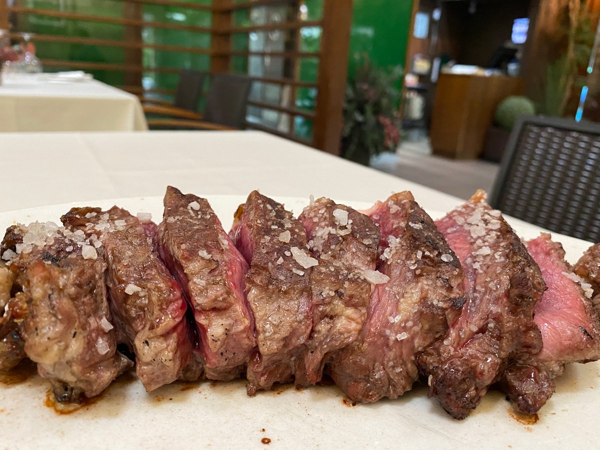 ¡Las vacaciones han llegado! 🎉 Ven a Restaurante El Oso y disfruta de nuestro exquisito chuletón, cocinado al punto. 🍽️🔥

Comparte esta delicia con tus seres queridos y haz que tus vacaciones sean aún más especiales. ¡Te esperamos! 🥩✨