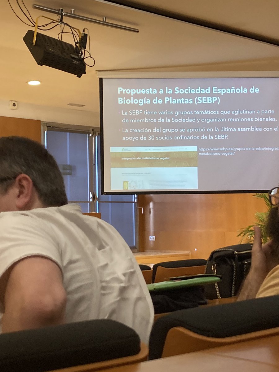 PlantPhysiolUPV's tweet photo. Presentation of the proposal ‘Integration of plant metabolism’ by @arbona_vicent in Castellón during the #RMBP
@PlantPhysiolUPV https://t.co/NjphAzOfDH