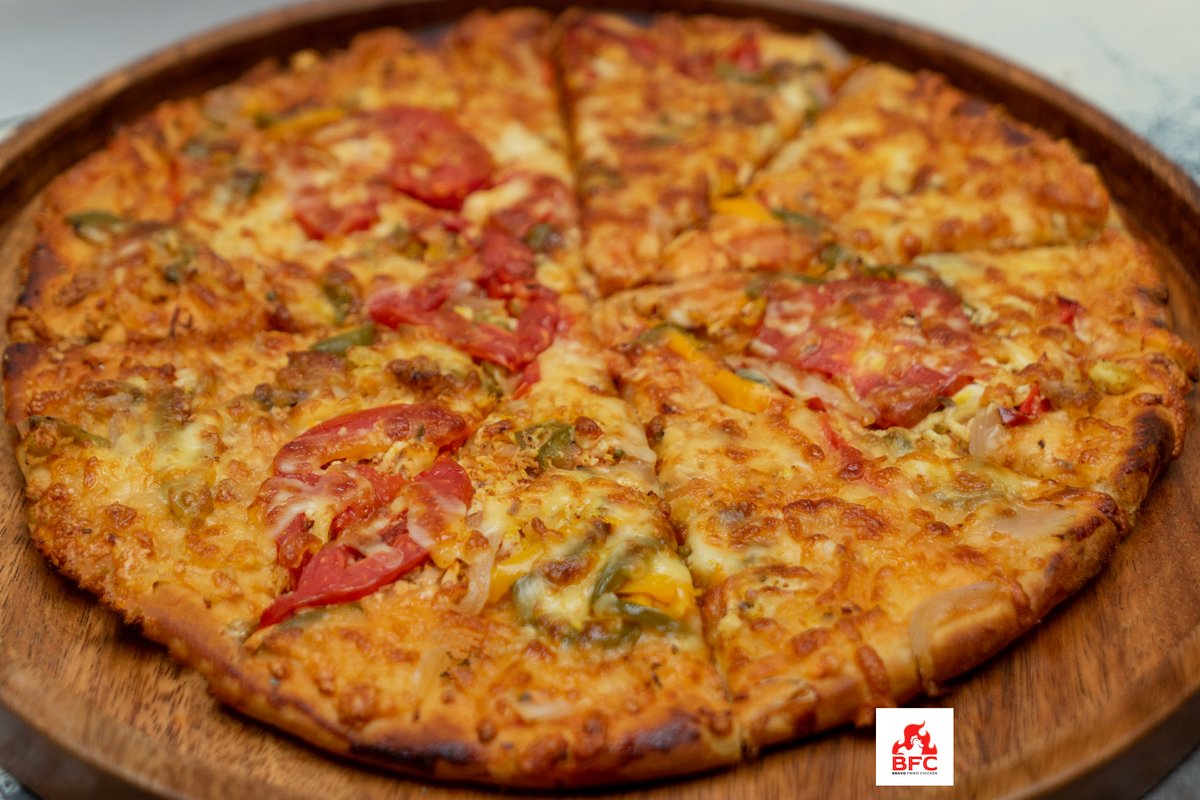 CAFEBRAVO1's tweet photo. It's Wednesday again. Pizza🍕🍕 offers available. Visit us at Uganda House along Kampala road. 

Etania| Gashumba| Kyamagero| Joshua Baraka|Mercy https://t.co/2b2x2wDwyY