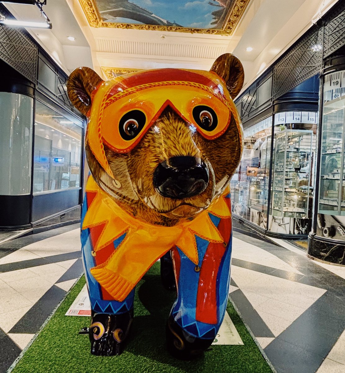 Have you got your binoculars? We're going on a bear hunt! 🐻

This summer in Birmingham, you can discover 10 bear sculptures, including "Jester" by Amanda Quellin, located right here in Piccadilly Arcade! Follow the trail and enjoy these art installations until September 6th.