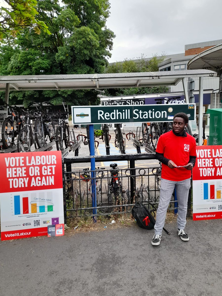 StuartBradyLab's tweet image. The #bradybunch out in force across the area. Come and say hello in Redhill, Reigate, Kingswood, Iceland -Redhill, and Banstead and Nork later throughout the day. Vote Labour tomorrow!