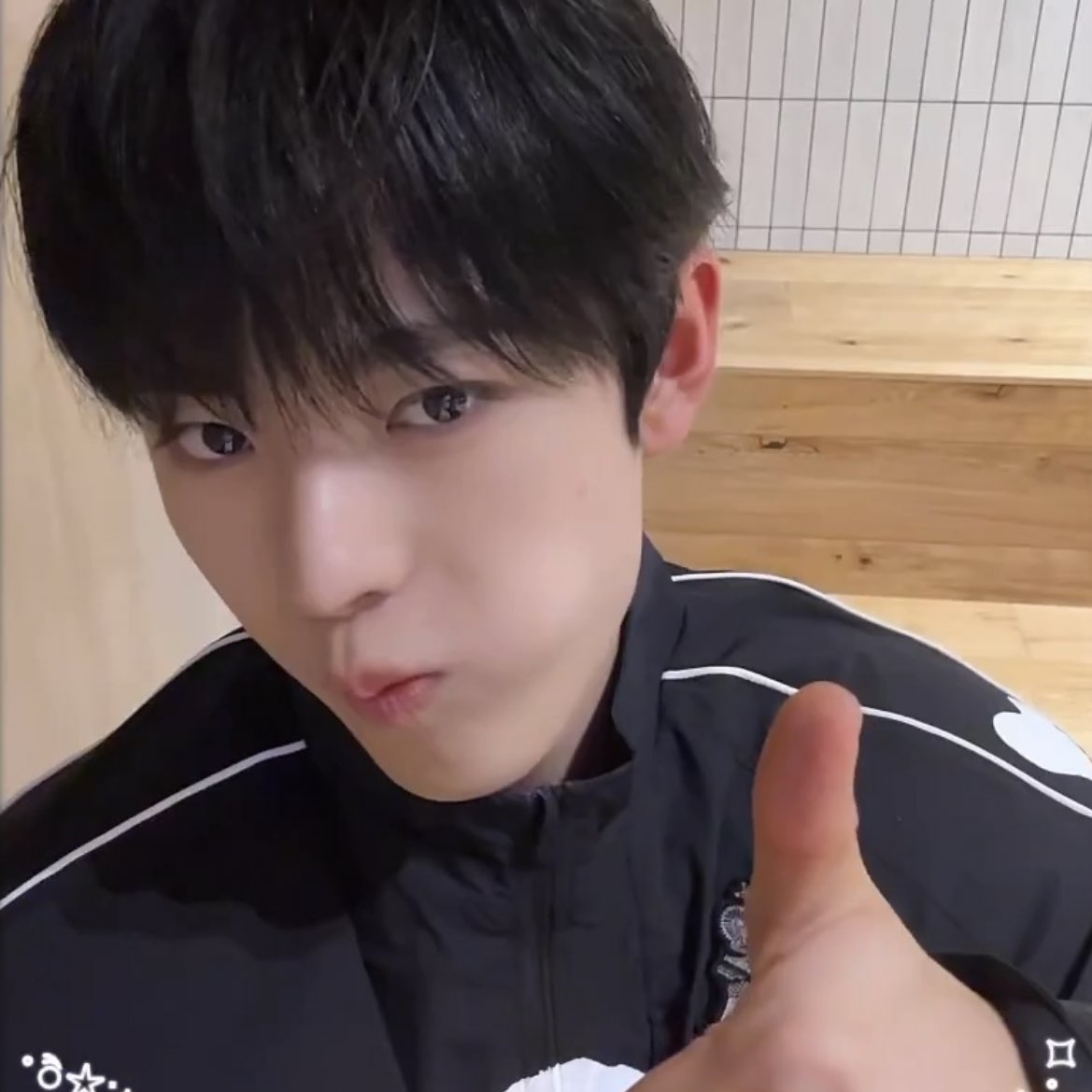 얼굴 개좋아💕💕💕💕💕