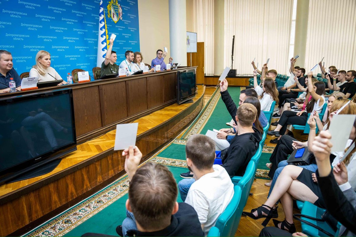 AVoloshyna's tweet photo. #YouthCoucil under Dnipro Regional Administration is set for action! 

👩‍⚖️👨‍⚖️ 33 diverse members representing youth-led NGOs, relocated communities and student parliament are gearing to boost the youth policy trough proposals to local budget and #youth initiatives. https://t.co/kvzfdaKnyt